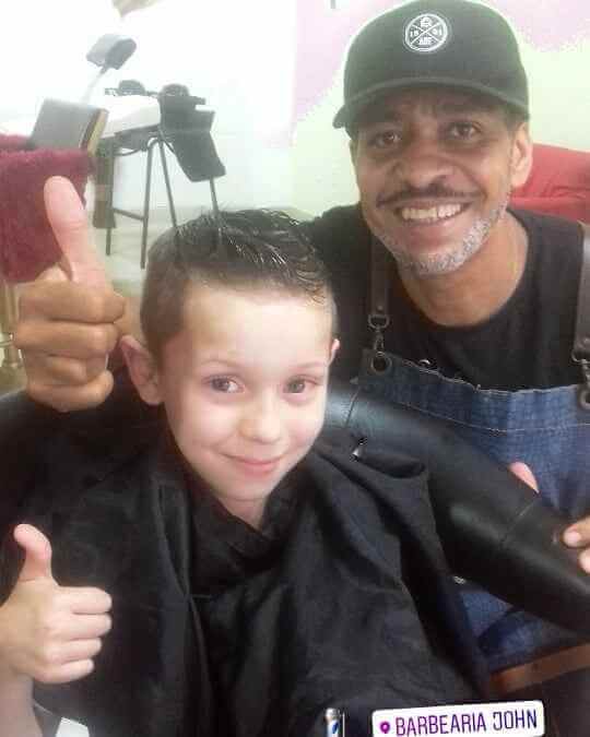 Clientes satisfeitos na Barbearia John em Camboriú: Experiência completa com corte de cabelo e atendimento de qualidade!
